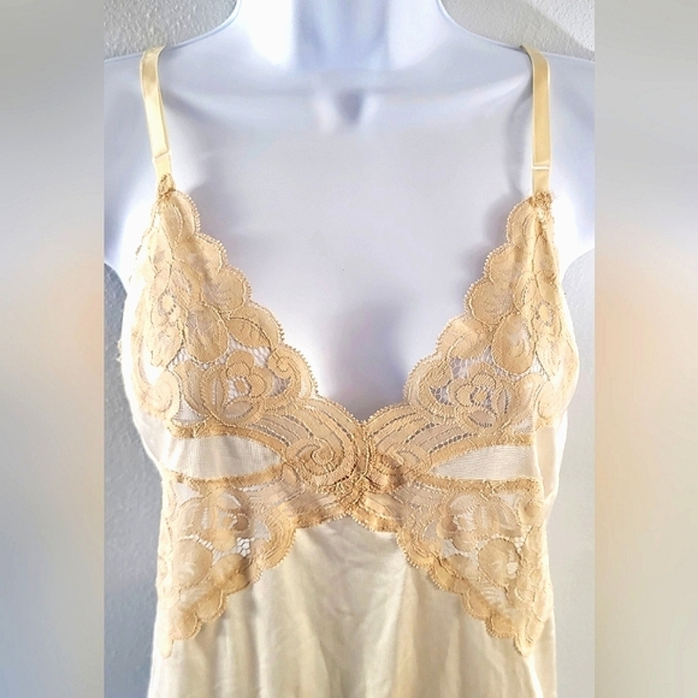 Vintage Vanity Fair Nylon Silky Midi Fairy Dainty Night Gown Negligee Lace Sexy